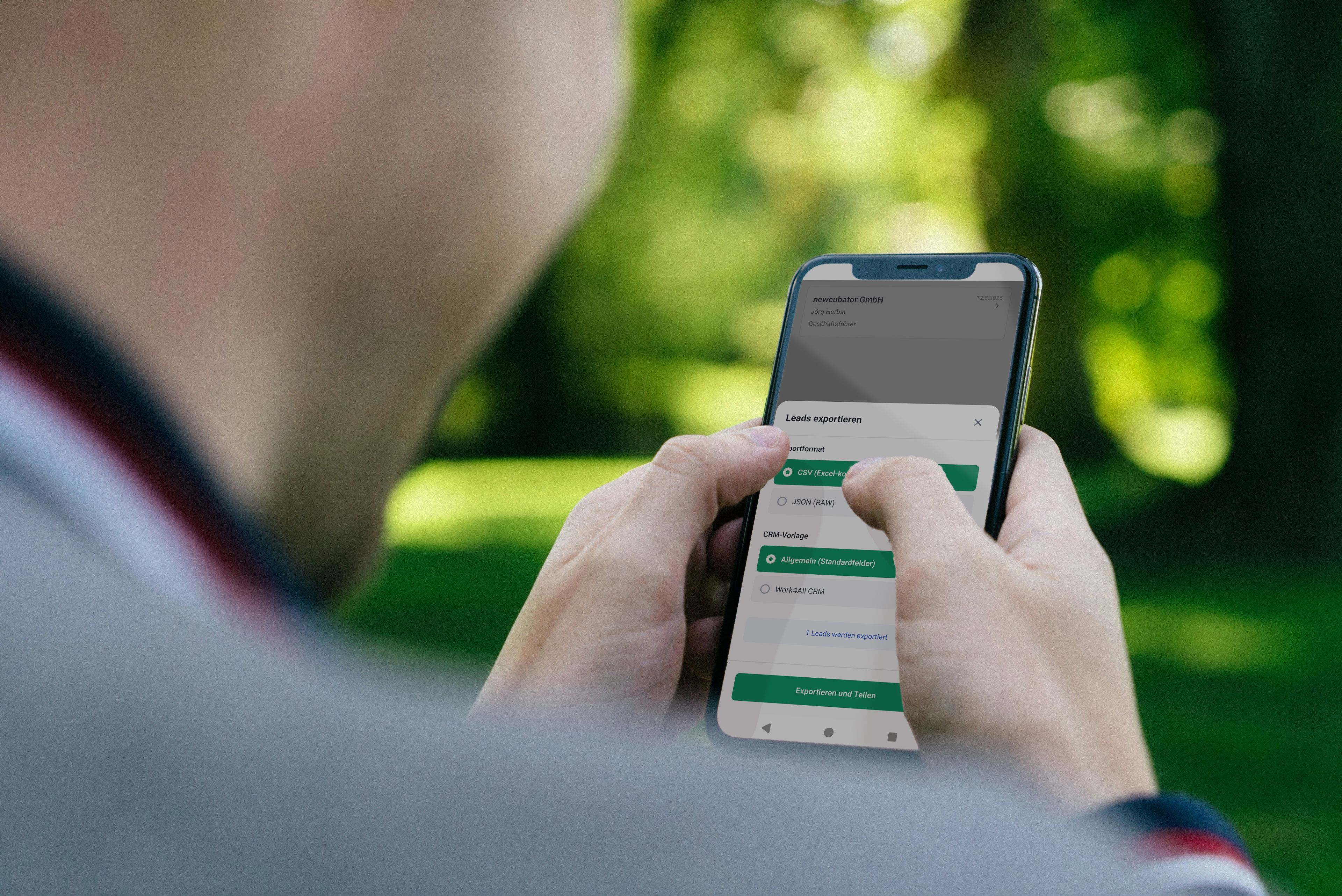 Mann nutzt Lead-O-Mat App